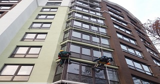 Установка крыши на балкон Луховицы цена от 1020 руб. м/2.
